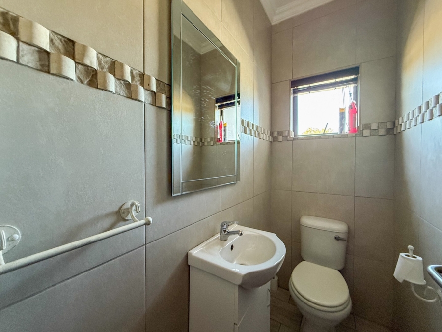 To Let 2 Bedroom Property for Rent in Melodie North West